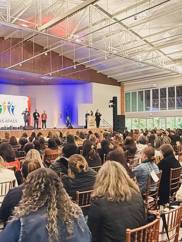 Registro da participação da APAE Barueri no IX Congresso Estadual das APAEs — 2