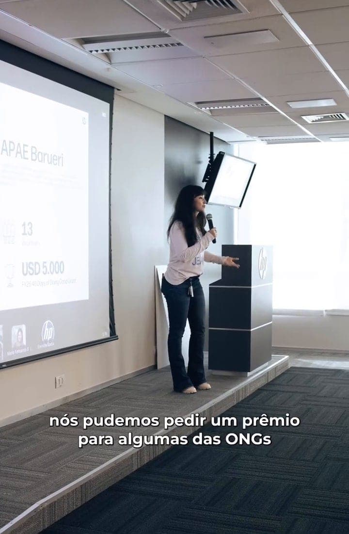 Registro da entrega da doação da HP à APAE Barueri — 1