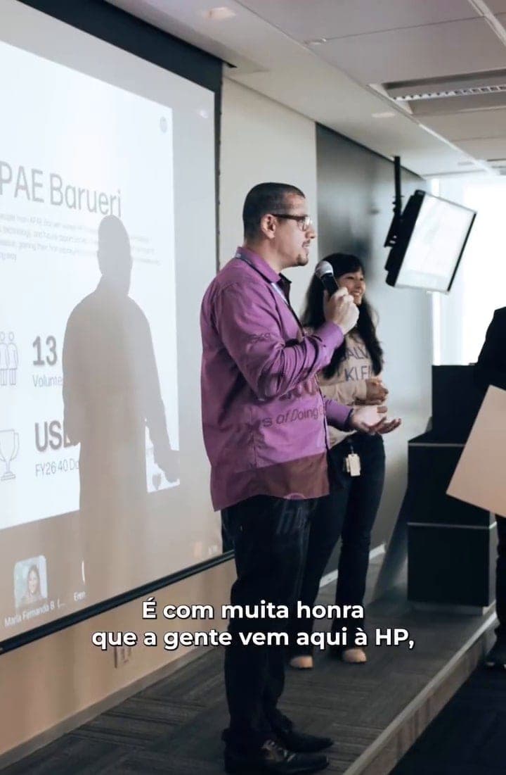 Registro da entrega da doação da HP à APAE Barueri — 2
