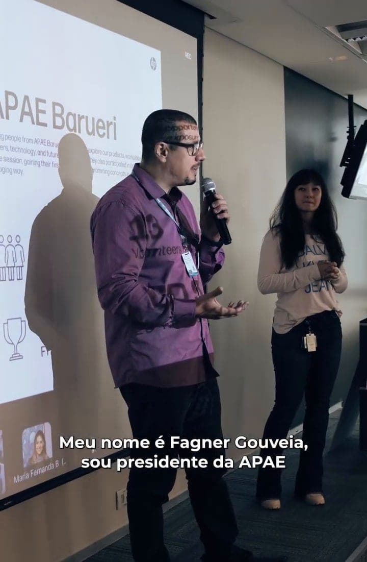 Registro da entrega da doação da HP à APAE Barueri — 3