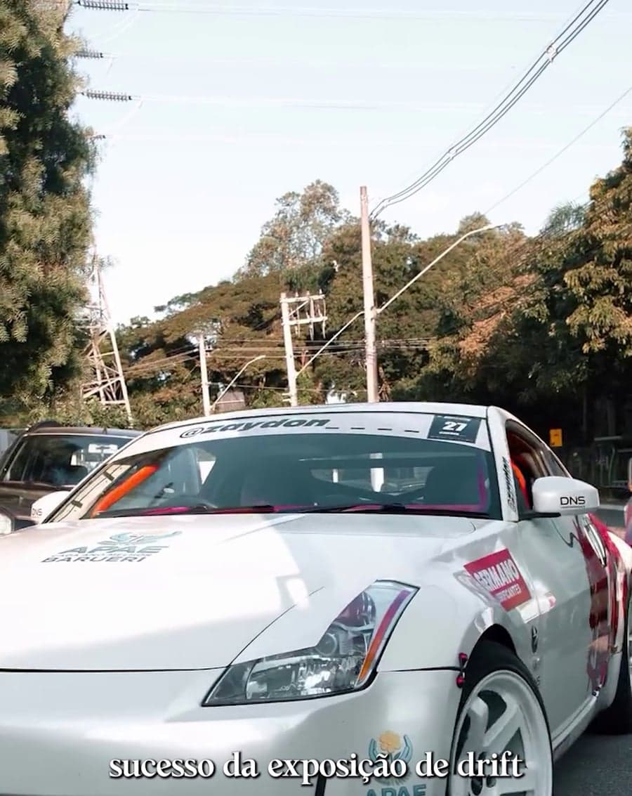 Carro do Dragão e o piloto Zaidon, do universo do drift, em ação ligada à APAE Barueri — 3
