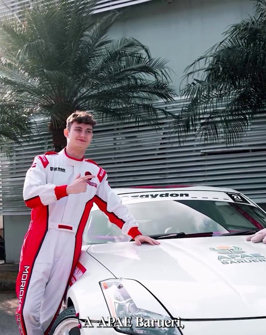 Carro do Dragão e o piloto Zaidon, do universo do drift, em ação ligada à APAE Barueri — 5