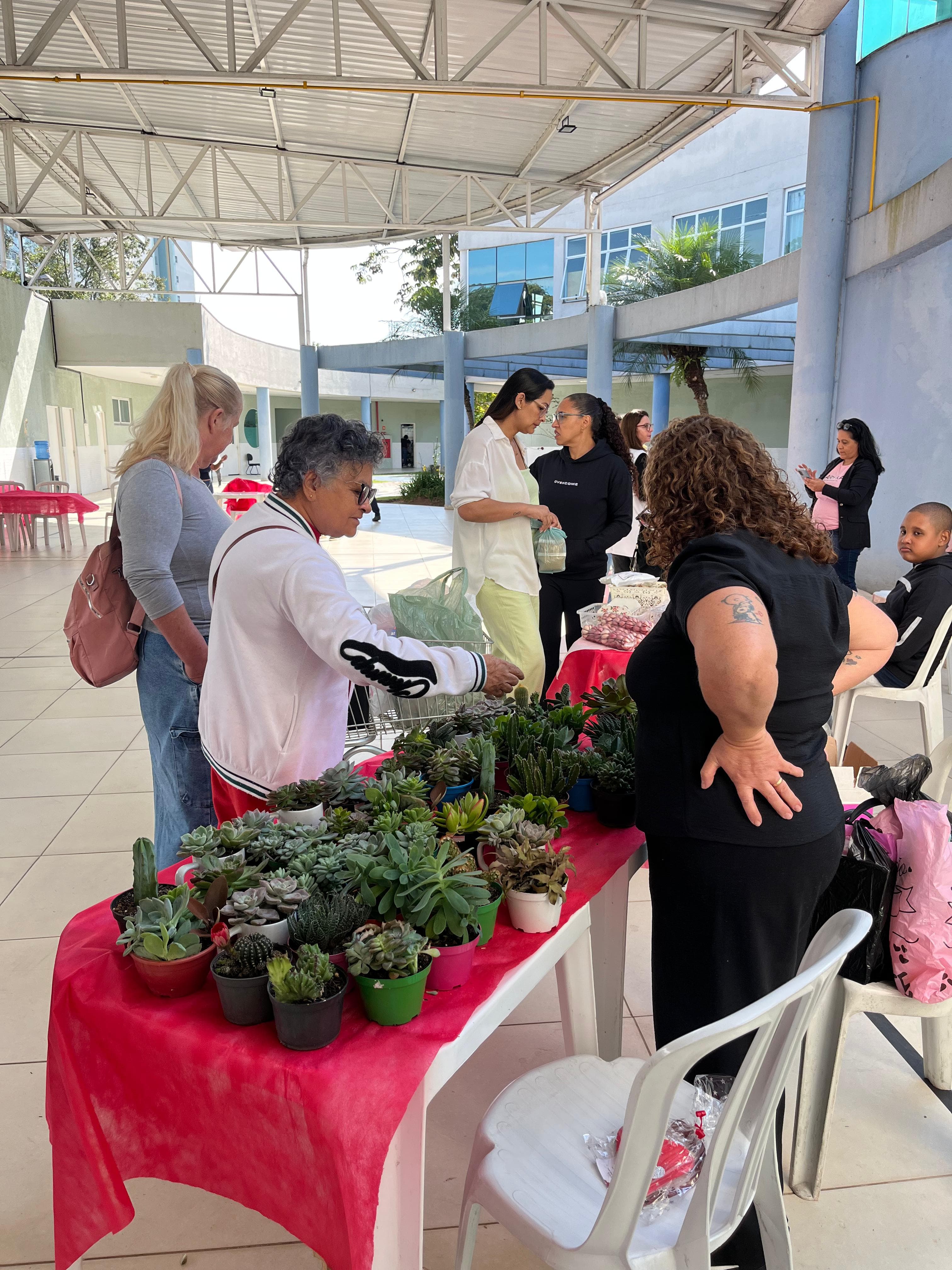 Projeto Girassol leva produtos de famílias da APAE Barueri a duas feiras da cidade — foto 1