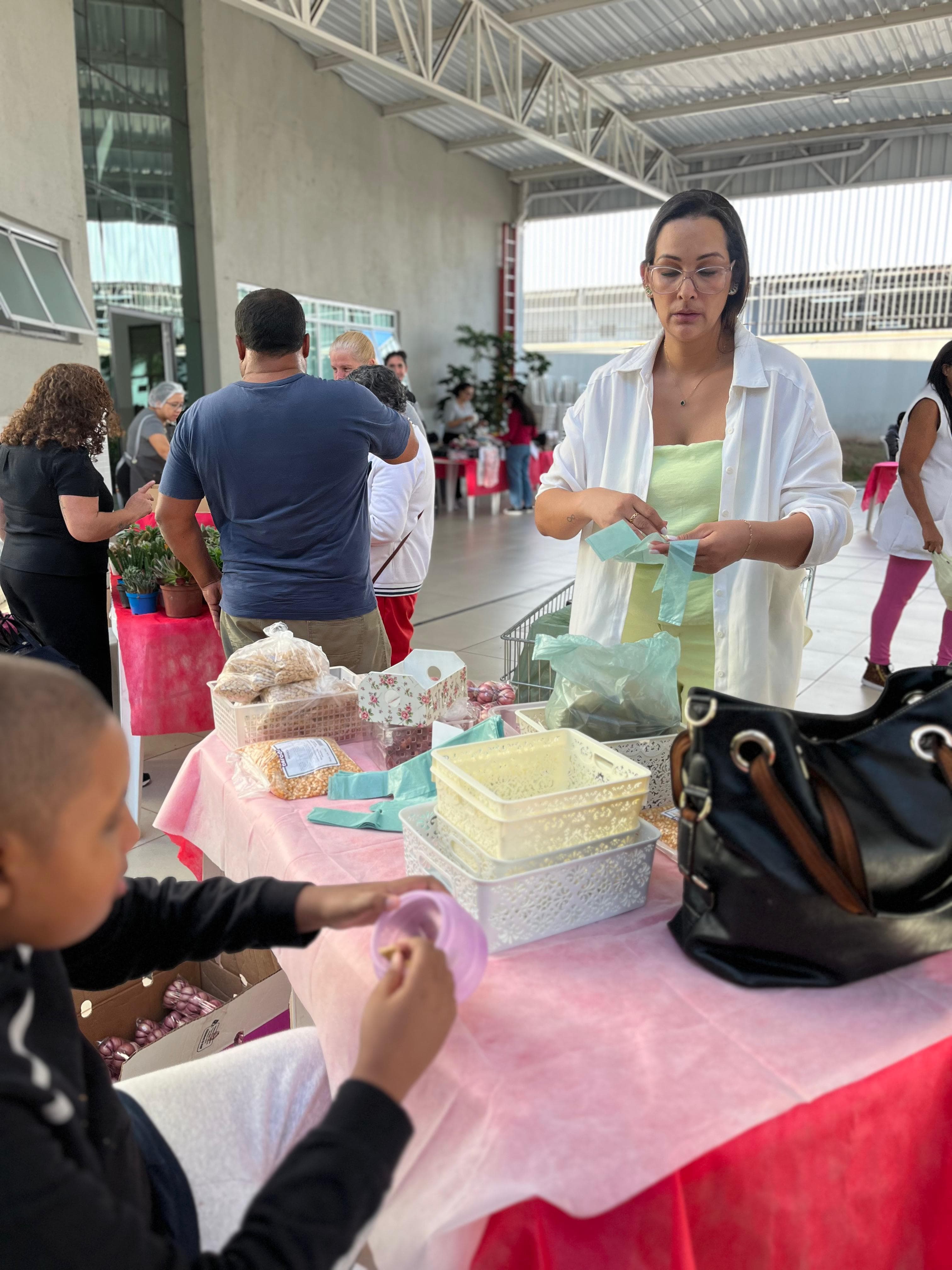 Projeto Girassol leva produtos de famílias da APAE Barueri a duas feiras da cidade — foto 5