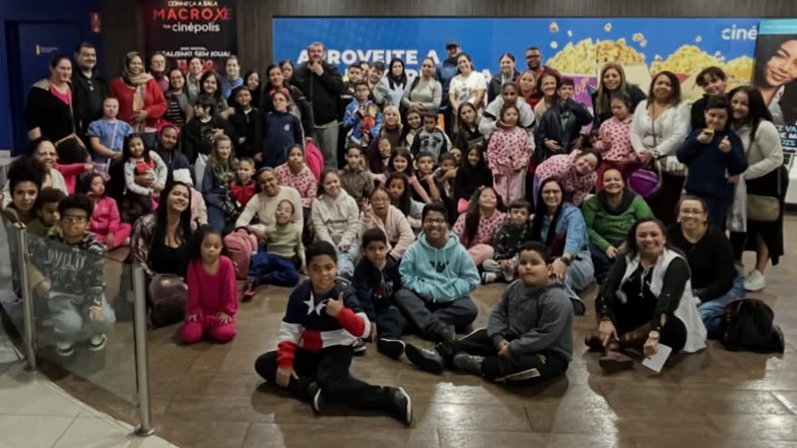 Manhã de cinema: atendidos da Etapa Criança da APAE Barueri vão juntos ao cinema